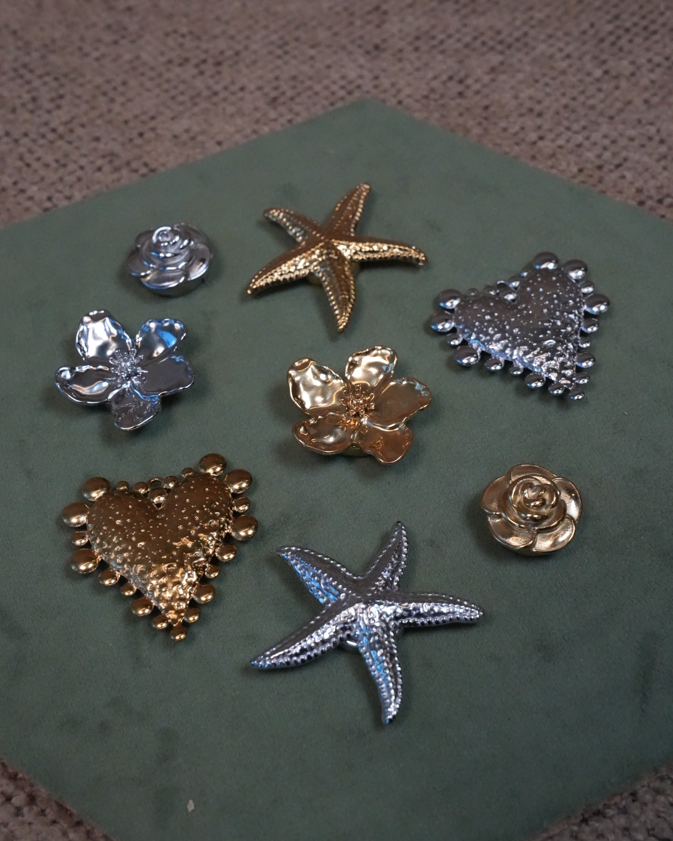 Broches