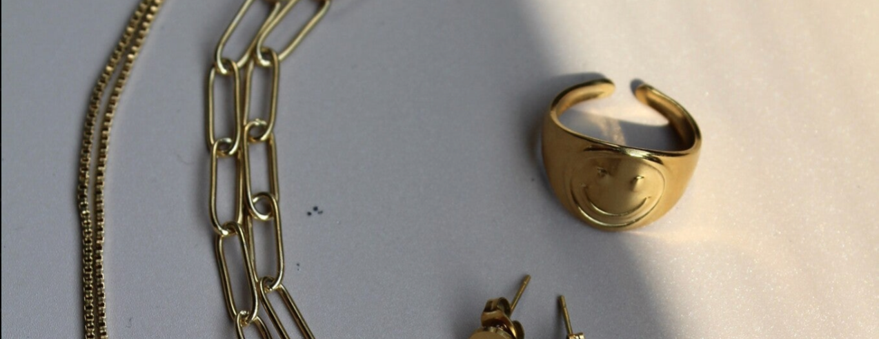 Smiley ring