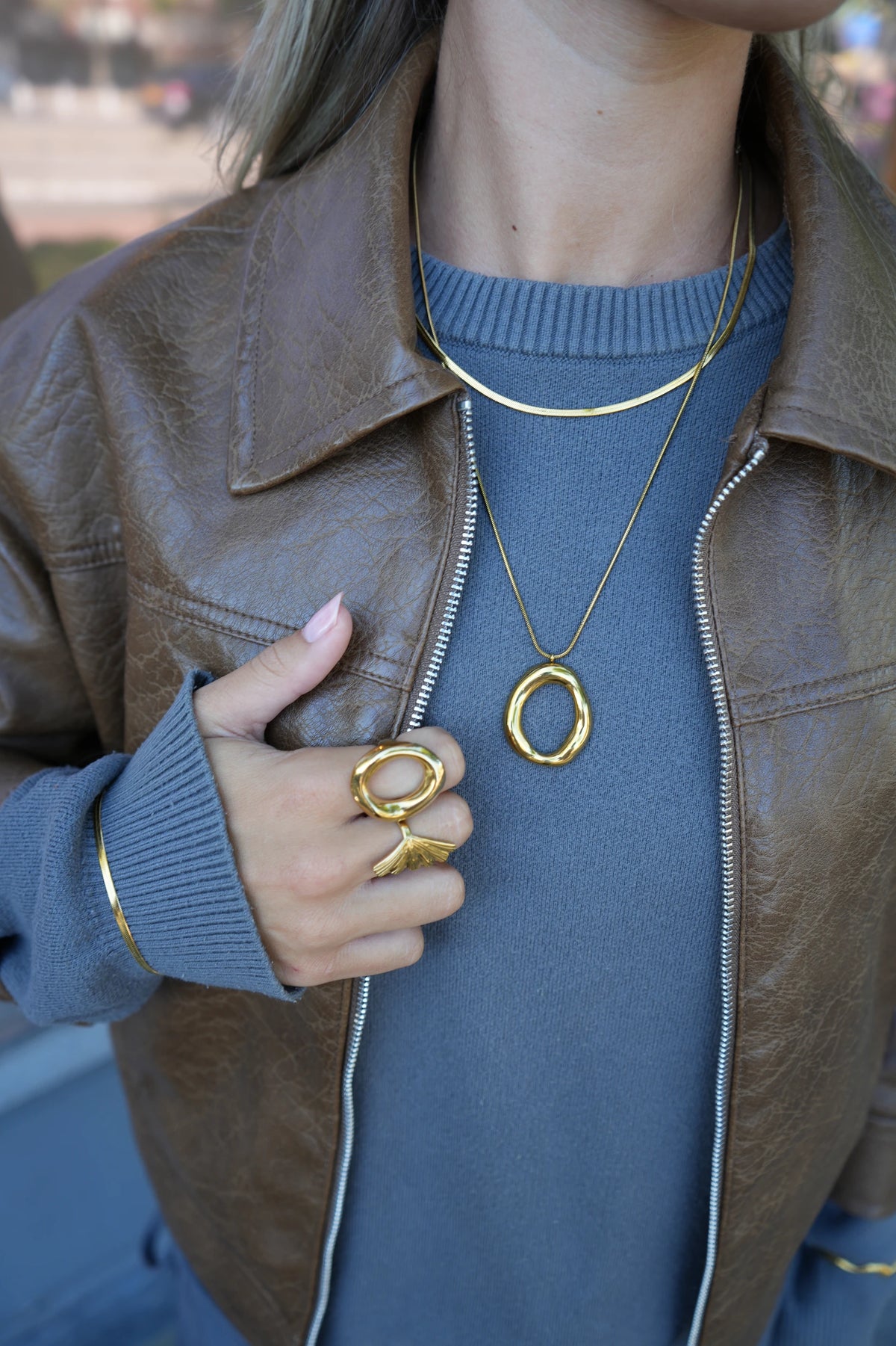 jhena ketting met ovale stainless steel bedel