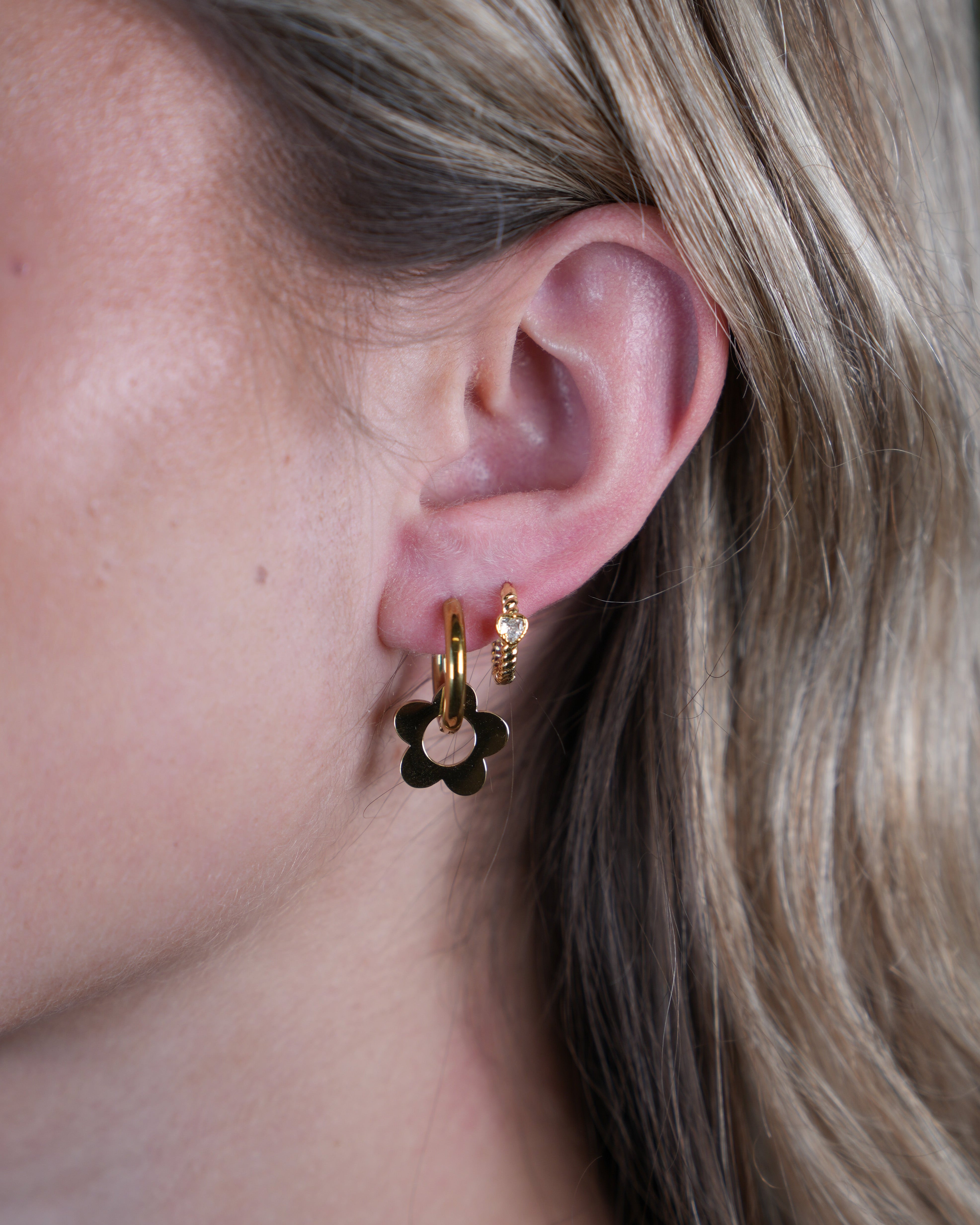 BeautifulFlower_Oorbellen_Goud_Modelfoto