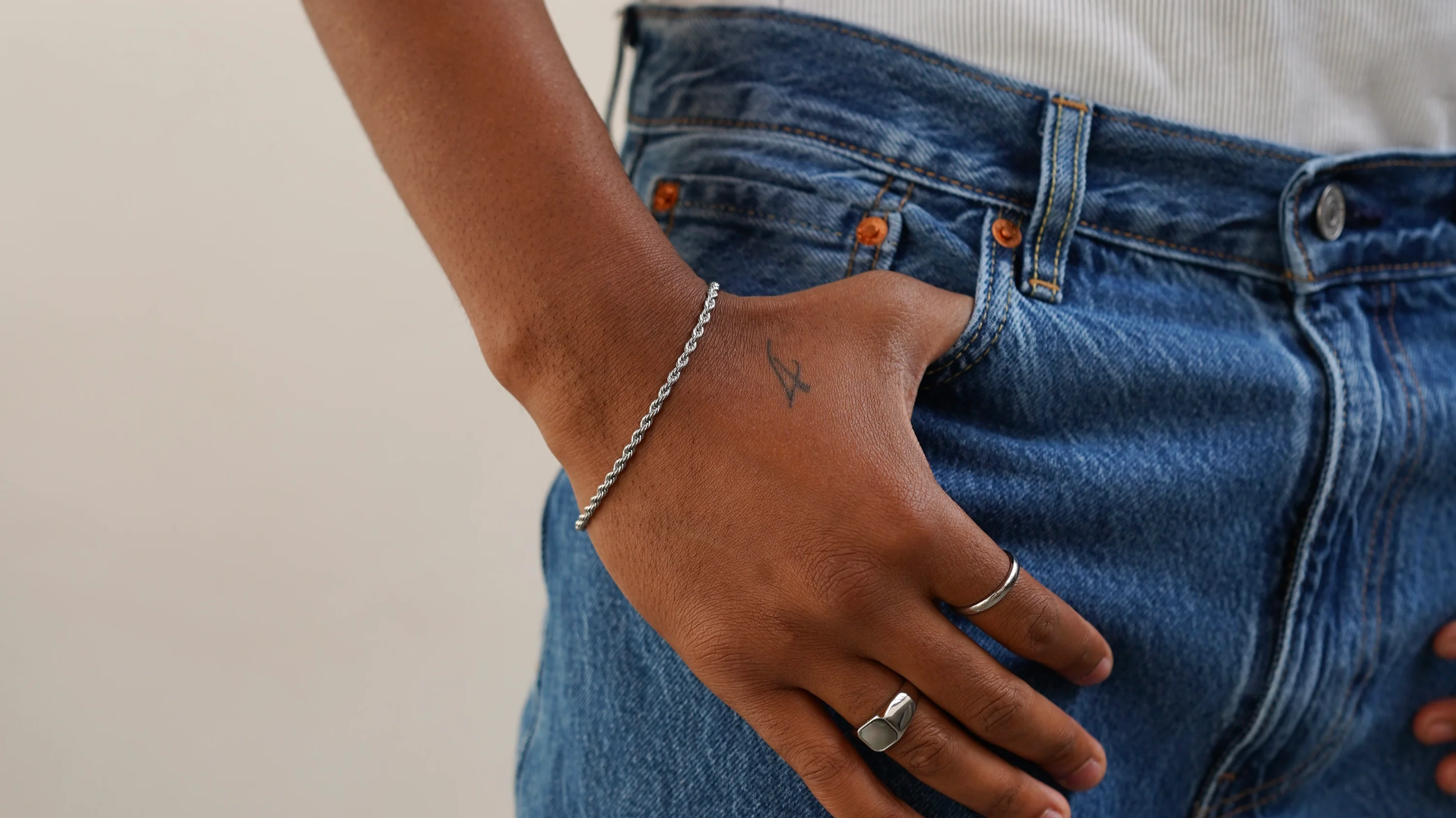 Ontdek de mannen armbanden van Notbranded, stainless steel goudkleurig en zilverkleurig