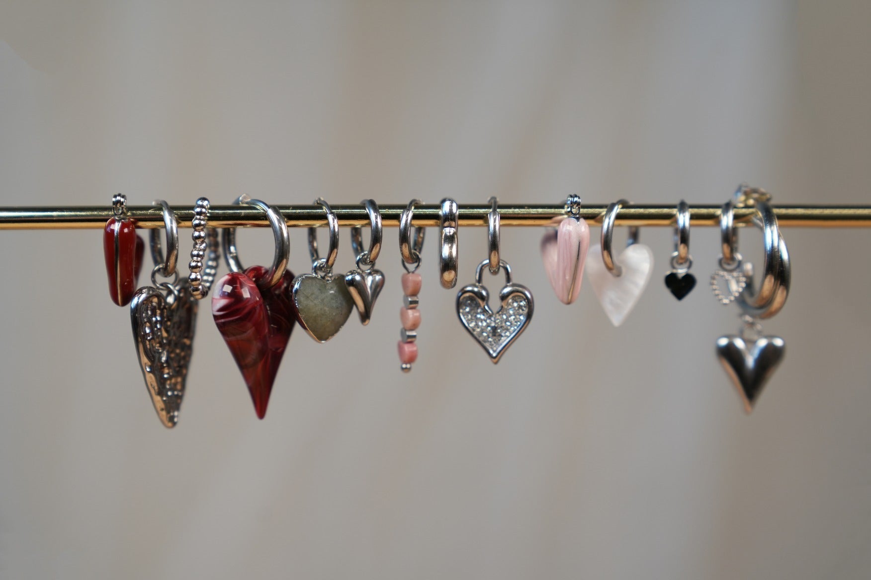 Ontdek de hartjes oorbellen van Notbranded, stainless steel goudkleurig en zilverkleurig