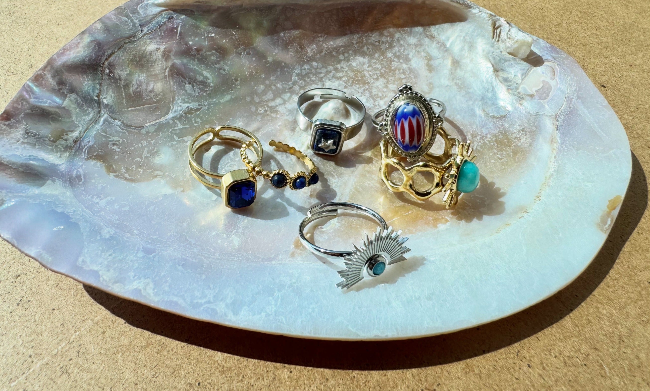 Ring met blauwe steen