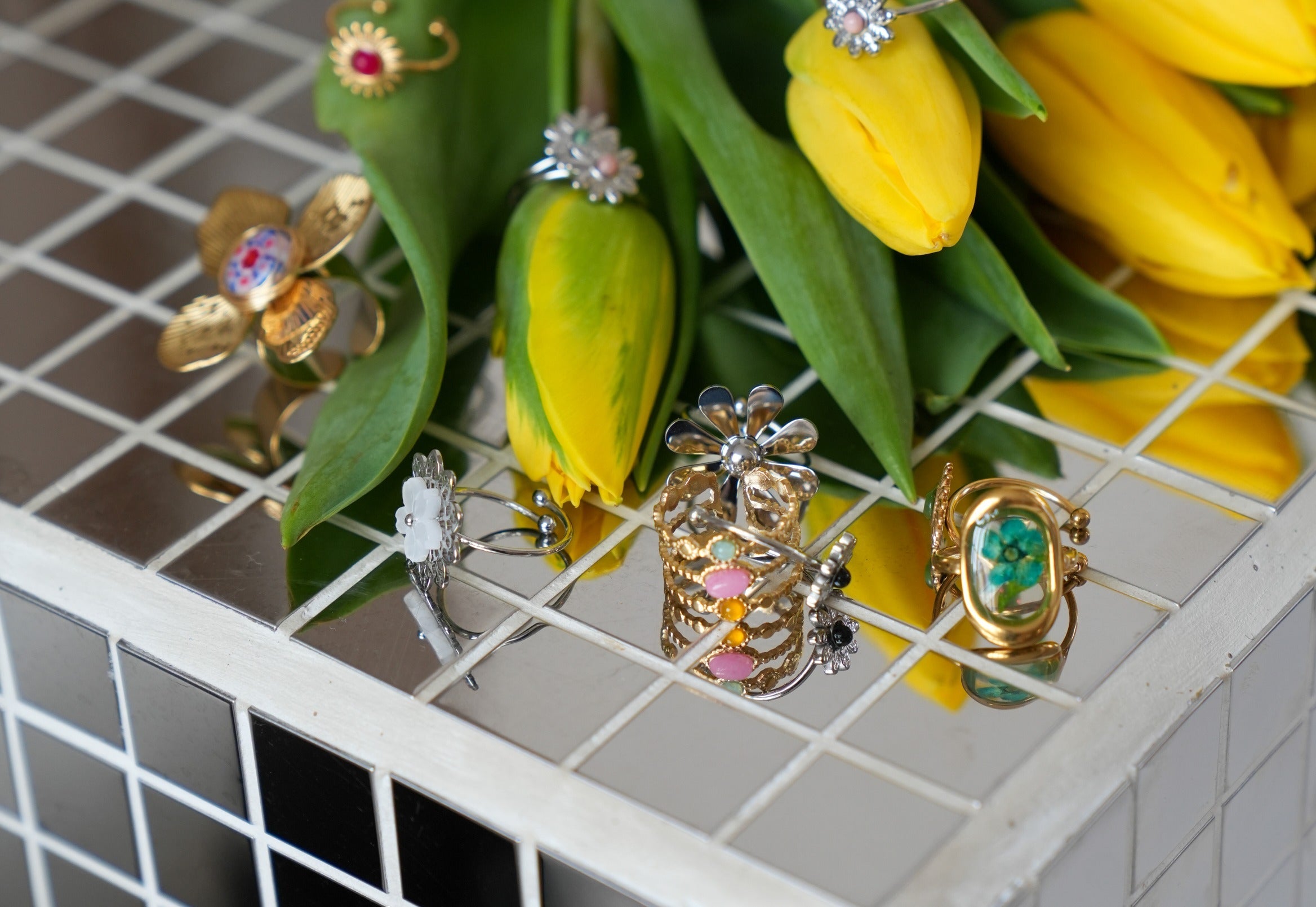 Ring met bloem
