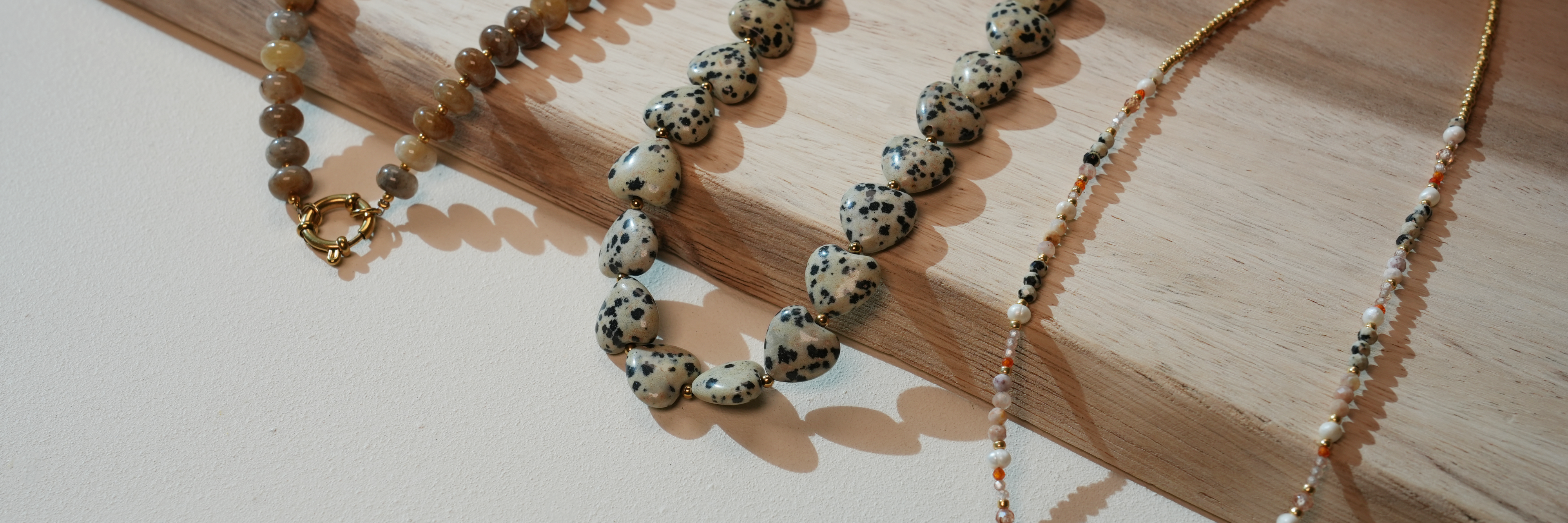 Ontdek de natuurstenen kettingen van Notbranded, stainless steel goudkleurig en zilverkleurig