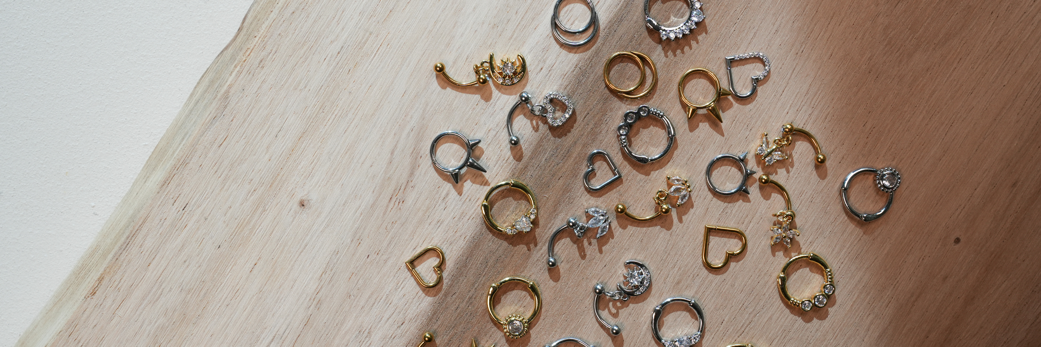 Ontdek de piercings van Notbranded, stainless steel goudkleurig en zilverkleurig