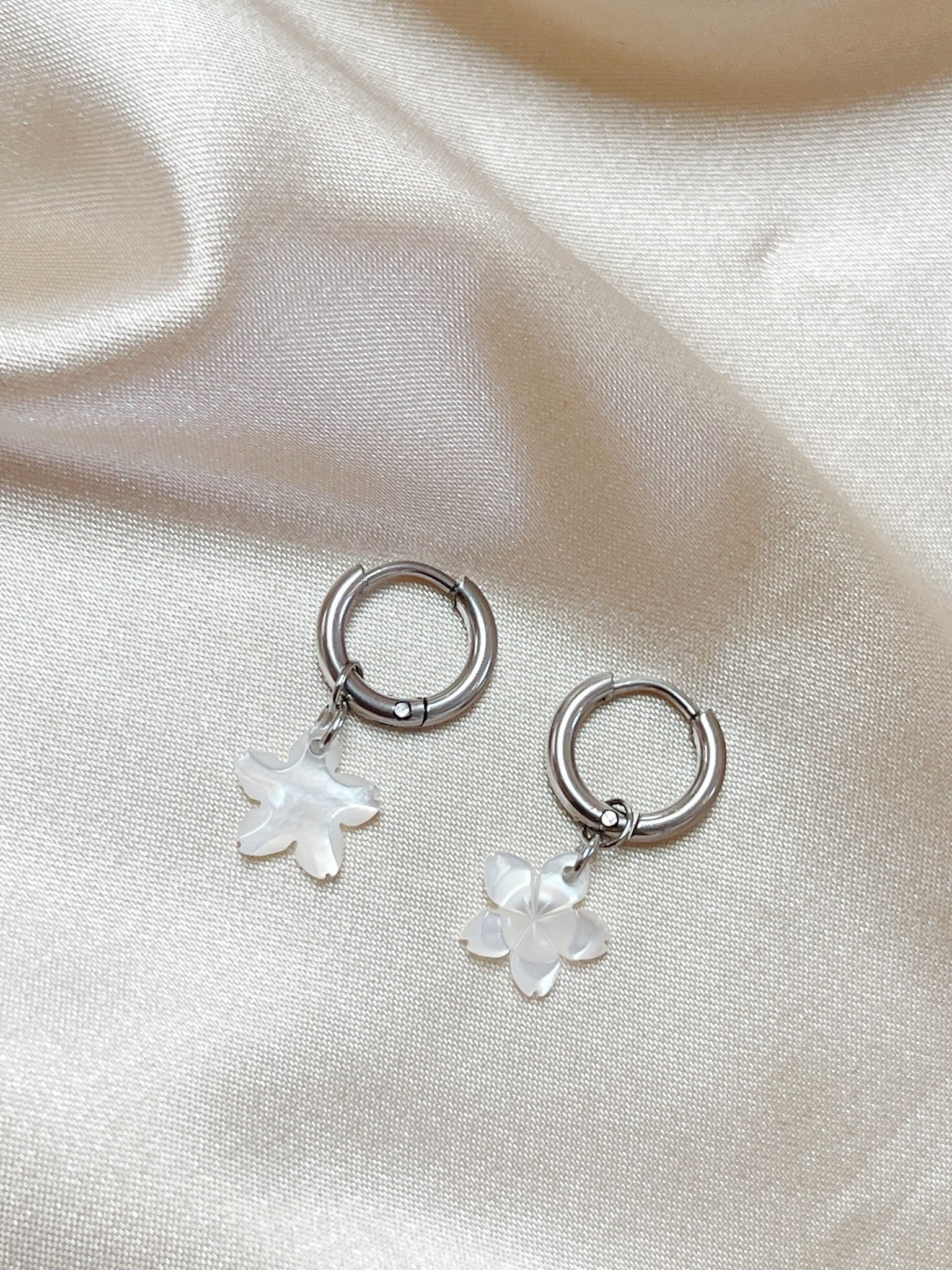 Flower Shell - Earrings - Stainless Steel
