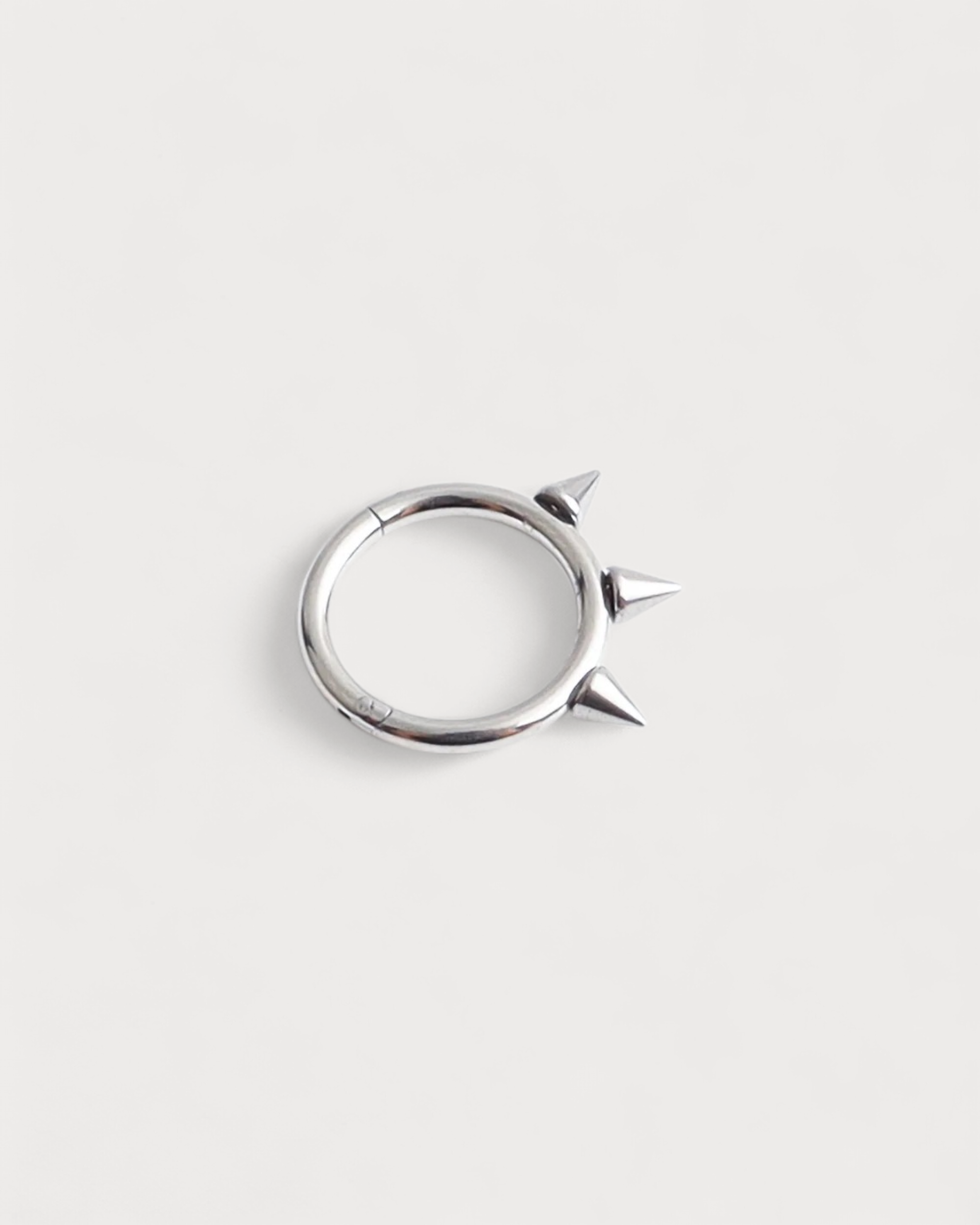 Liora - Piercing – Titan