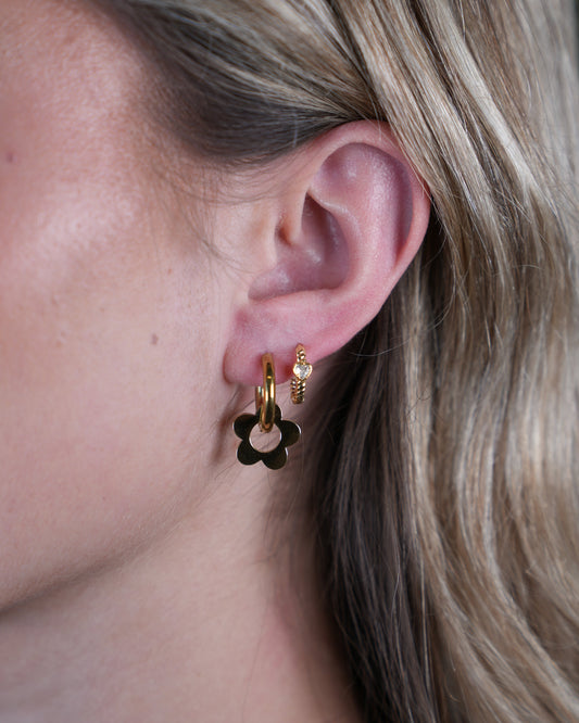 BeautifulFlower_Oorbellen_Goud_Modelfoto