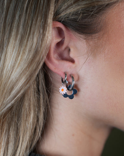 BeautifulFlower_Oorbellen_Zilver_Modelfoto
