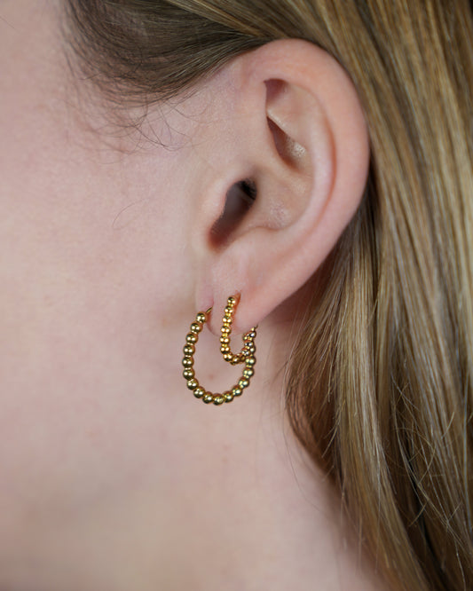 BigDottedJulia_Oorbellen_Goud_Model