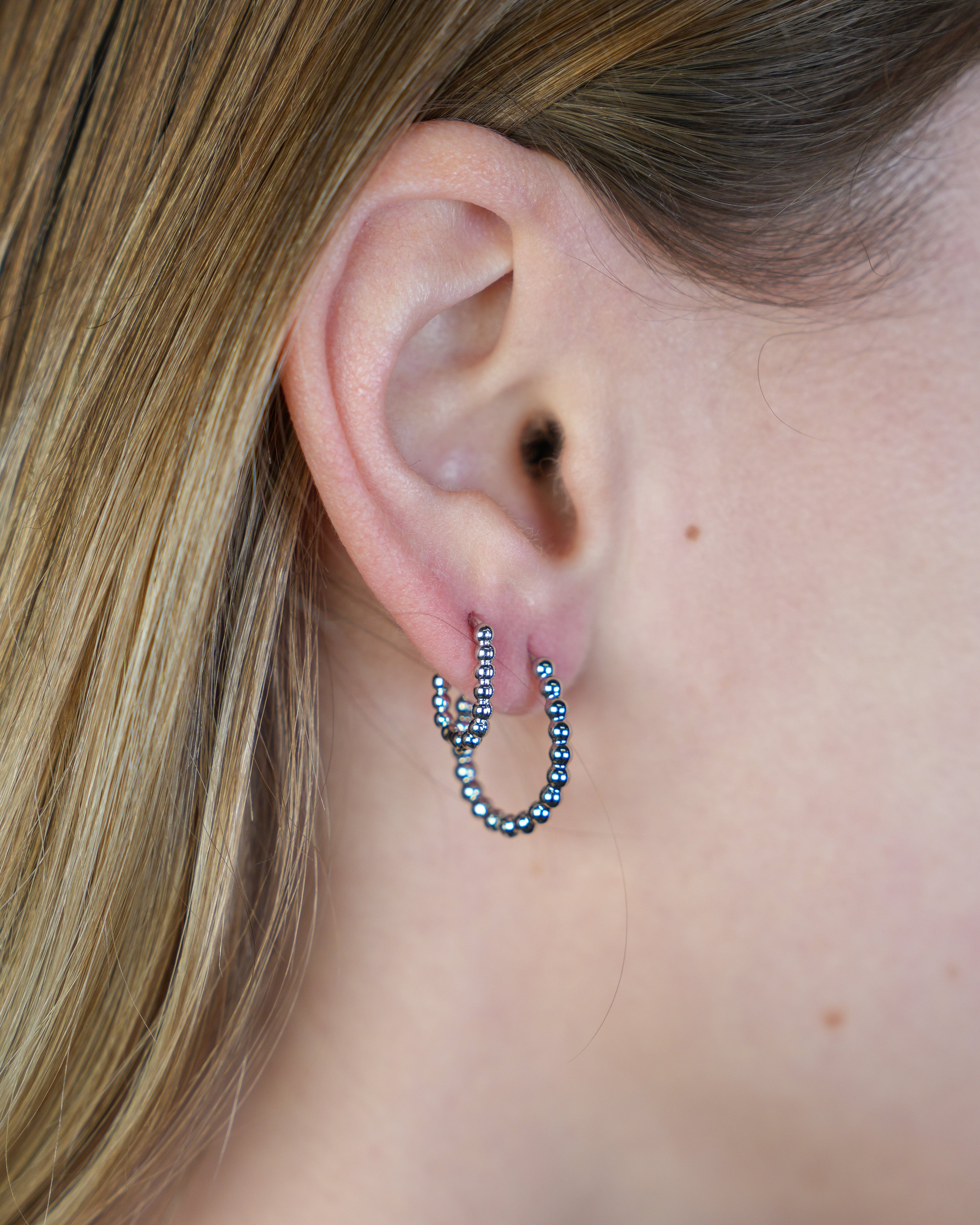 BigDottedJulia_Oorbellen_Zilver_Model
