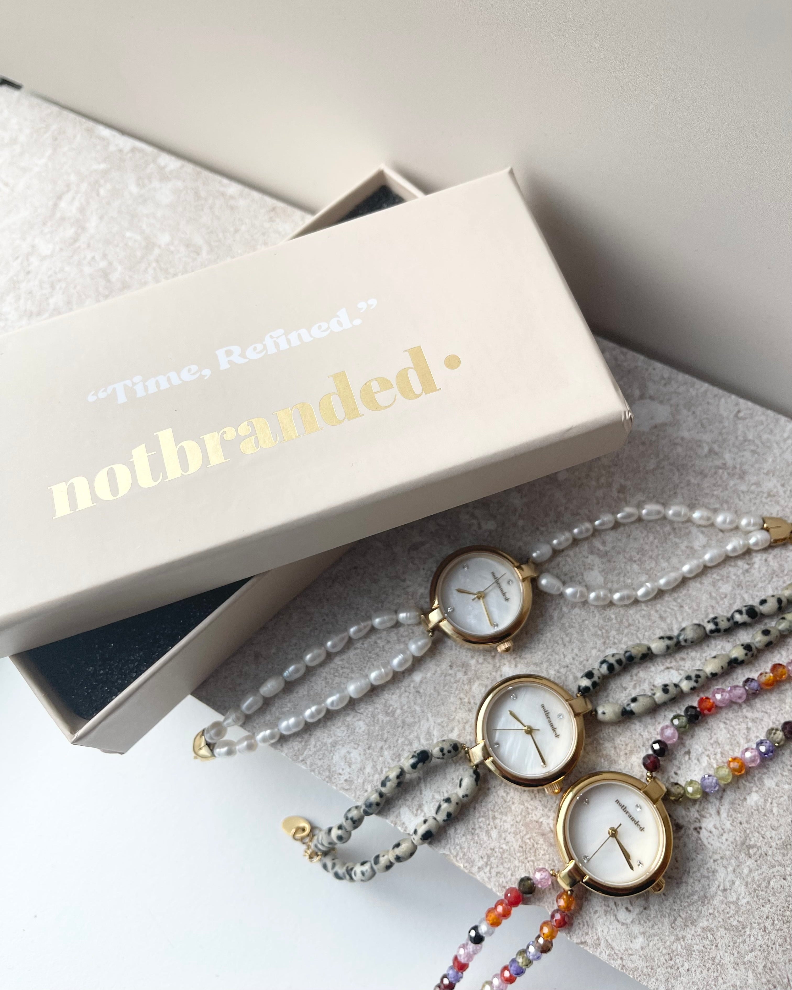3 armbandhorloges met een doos van notbranded
