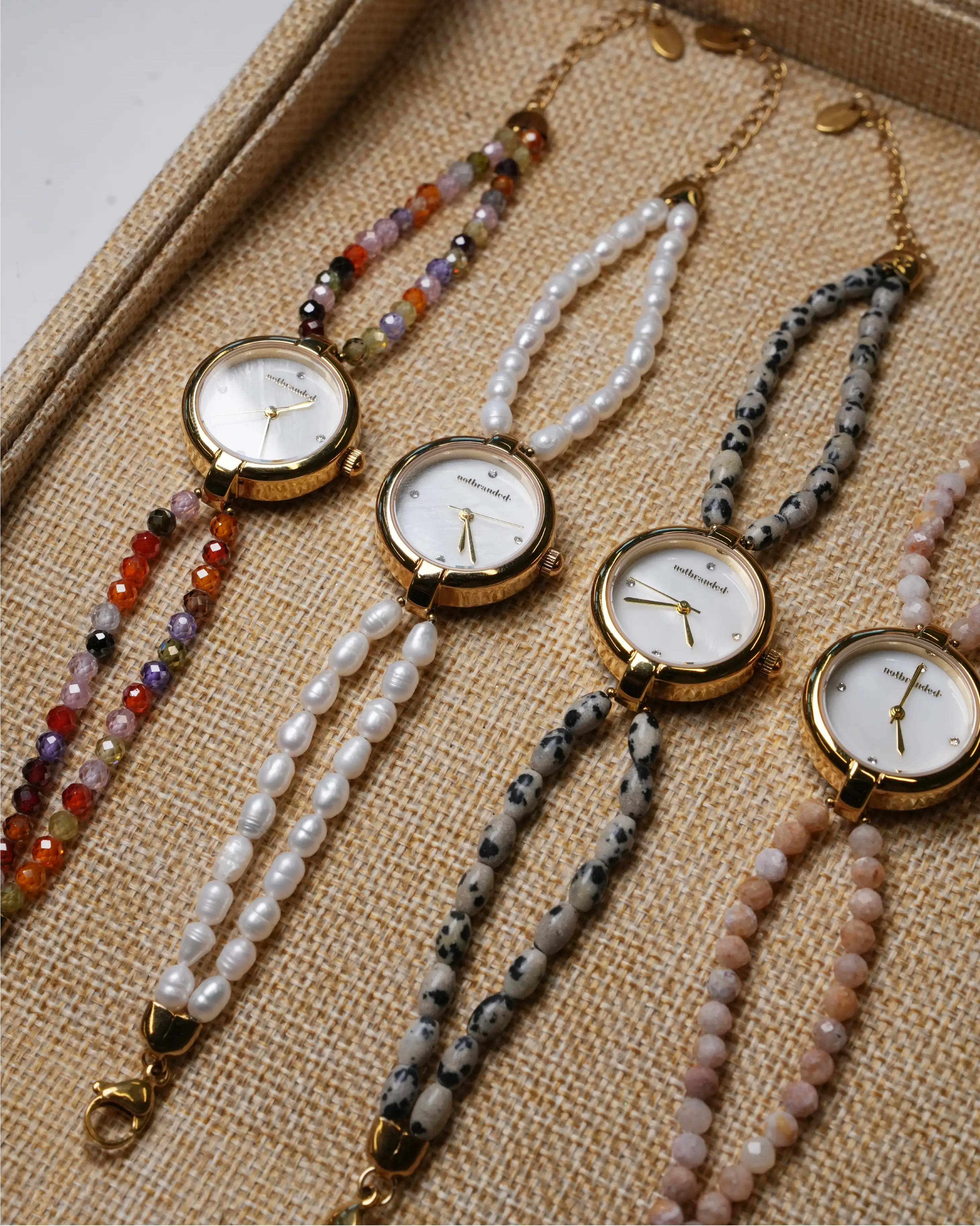 4 horloges met een unieke band